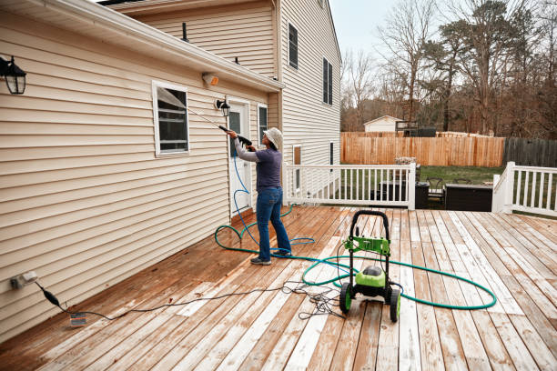 Best Commercial Pressure Washing  in Coralville, IA